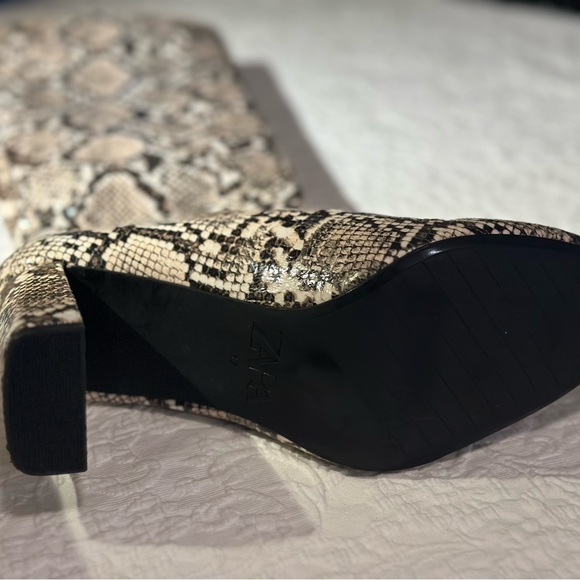 Zara animal print High heeled boots - Picture 8 of 10